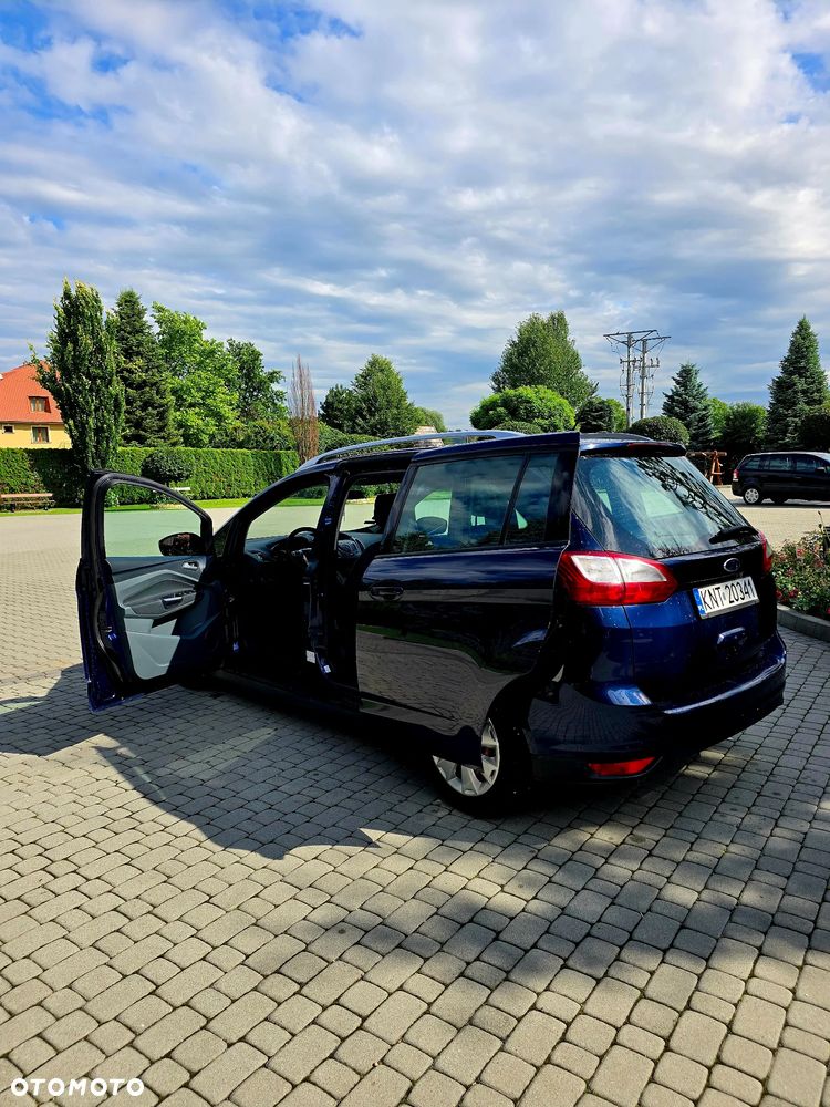Ford Grand C-MAX - 25