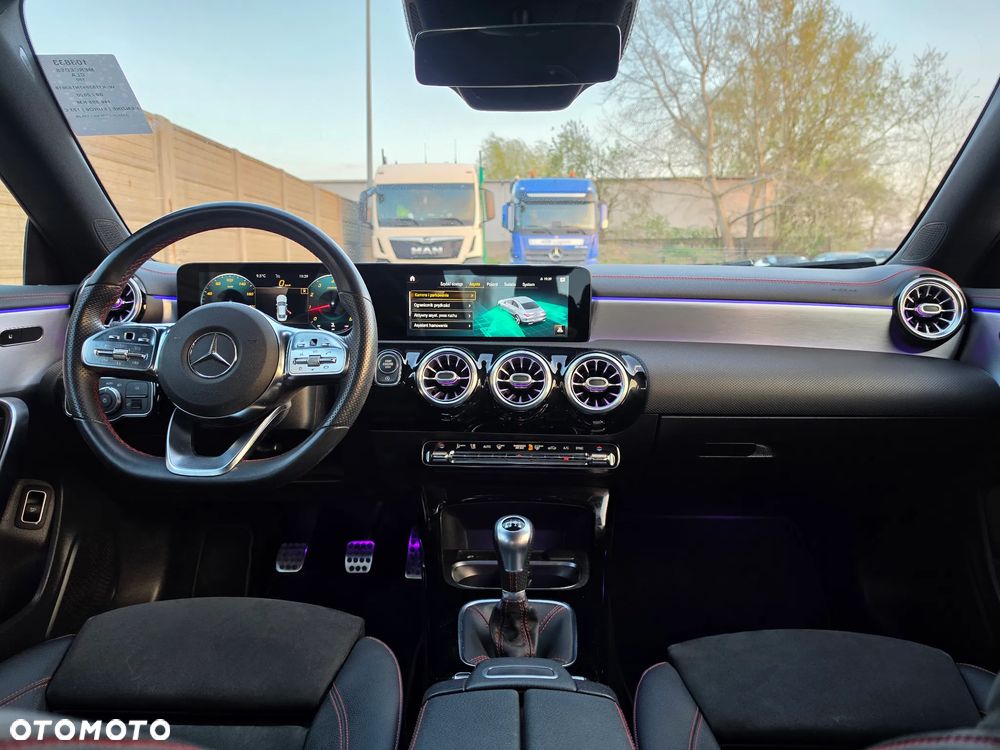 Mercedes-Benz CLA 180 AMG Line - 14