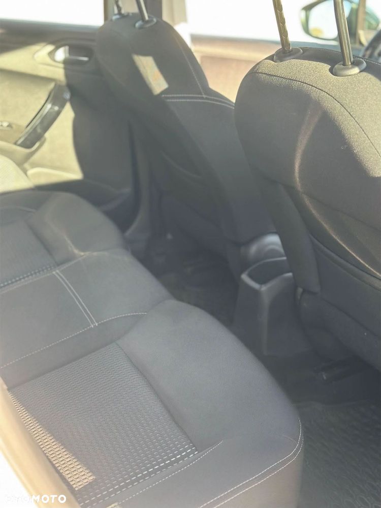 Peugeot 208 - 7