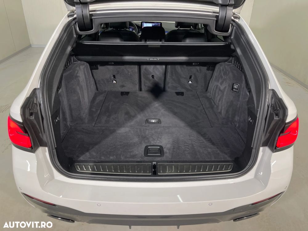 BMW Seria 5 530d xDrive Touring Aut. M Sport Edition - 15