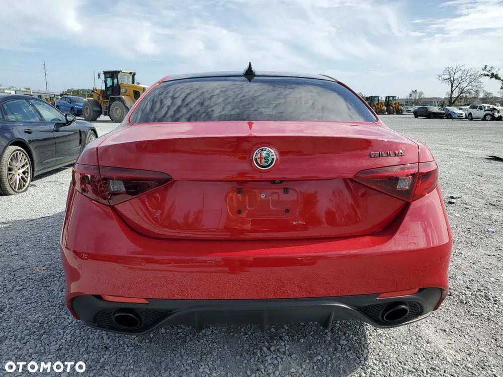Alfa Romeo Giulia 2.0 Turbo 16V AT8-Q4 Ti - 6
