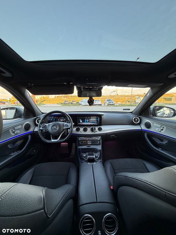 Mercedes-Benz Klasa E 220 d 4-Matic 9G-TRONIC - 14