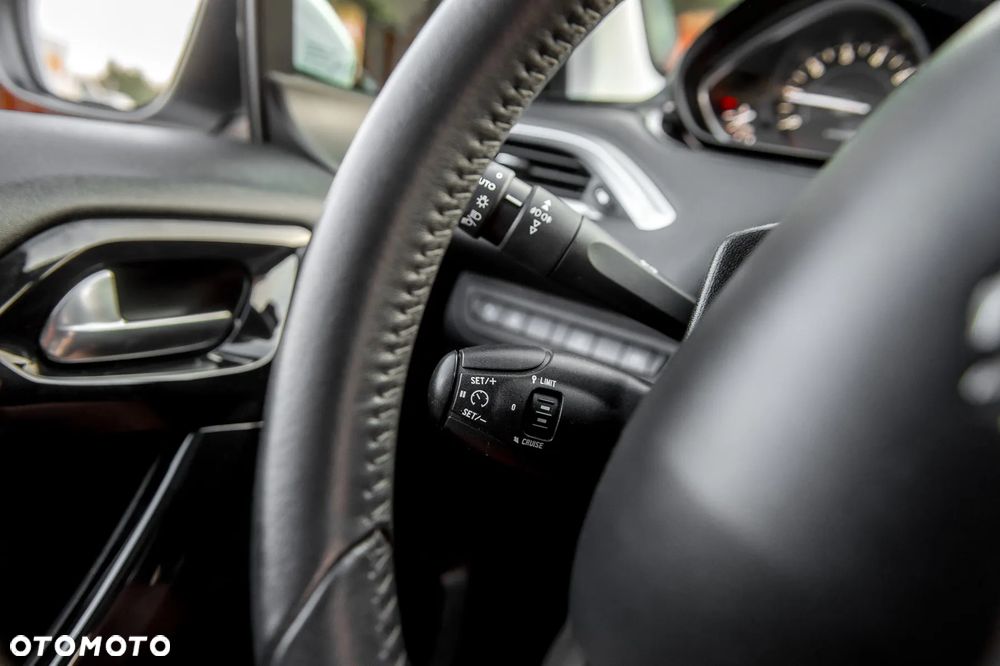 Peugeot 208 1.6 VTi Allure - 26