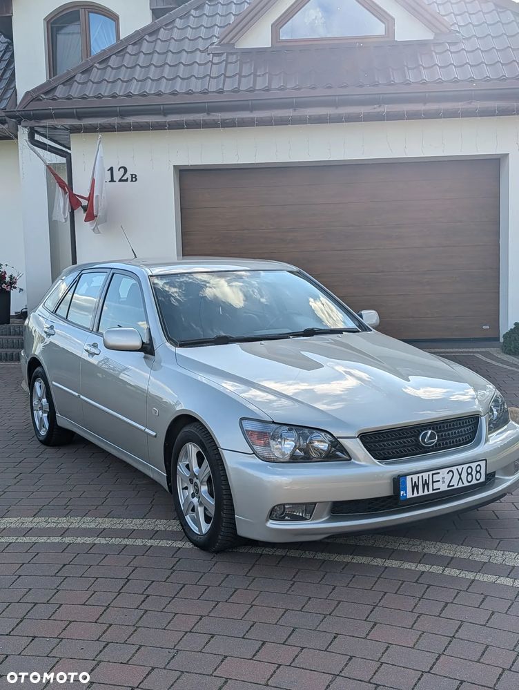 Lexus IS 200 SportCross - 3