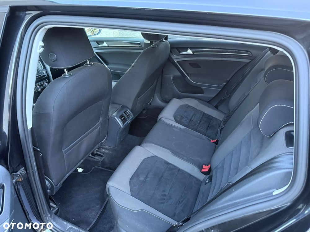 Volkswagen Golf - 10