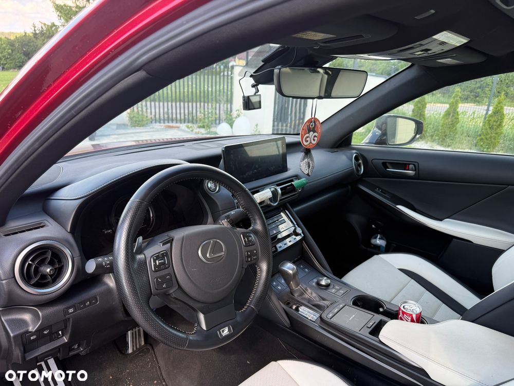 Lexus IS - 10