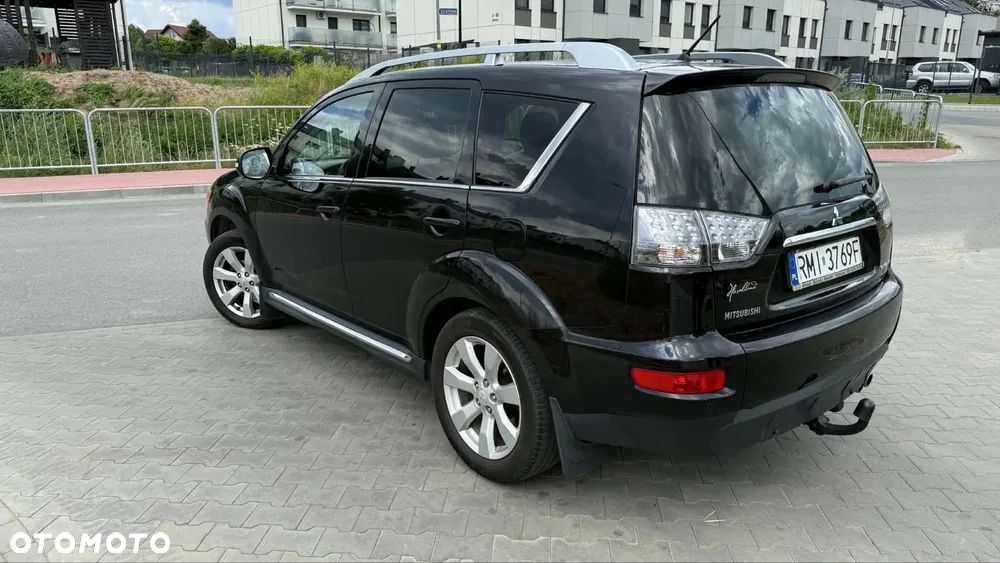 Mitsubishi Outlander - 2