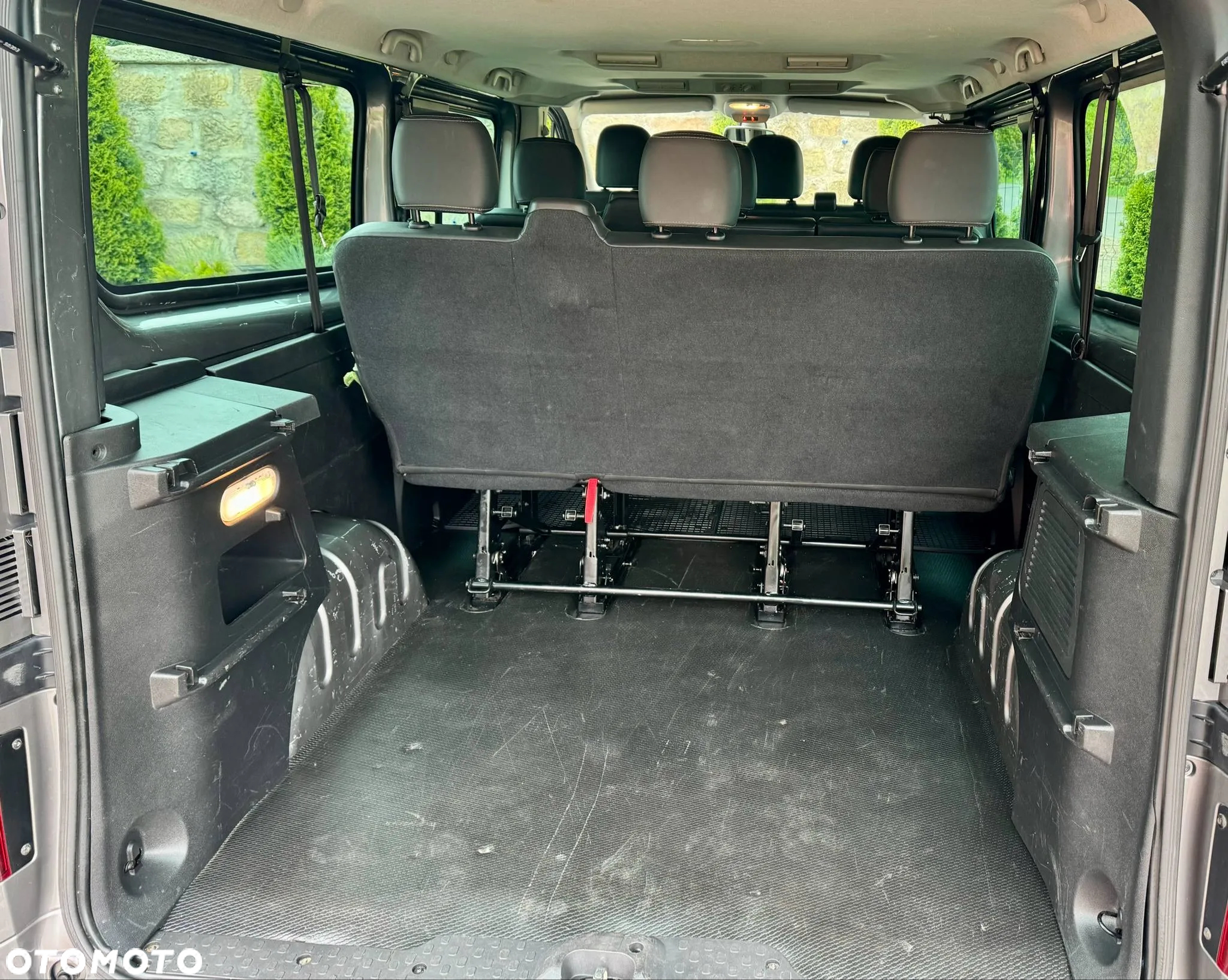 Opel Vivaro L2H1 2,9t Elegance Premium - 12