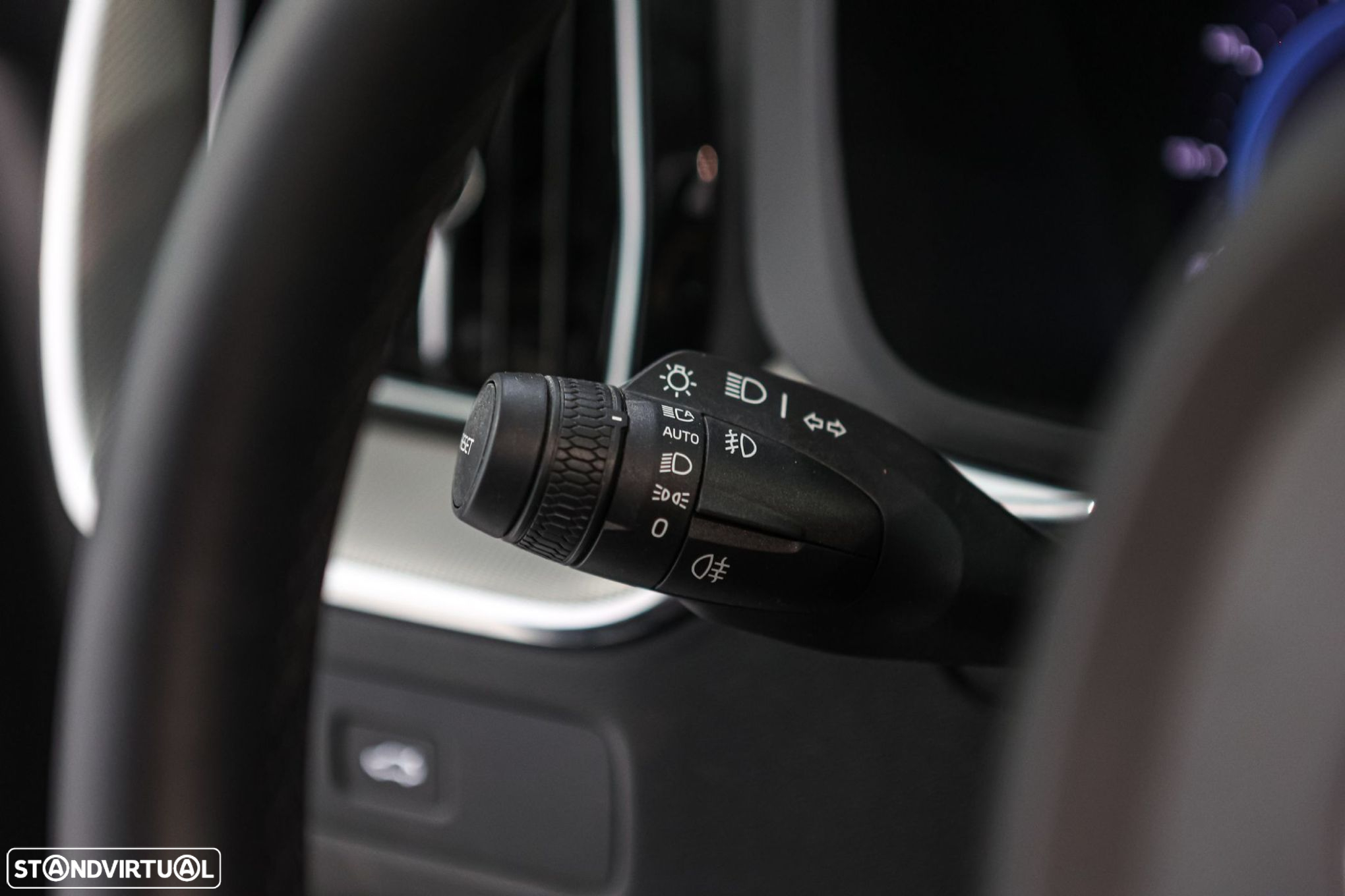 Volvo XC 60 2.0 B4 Plus Dark - 34