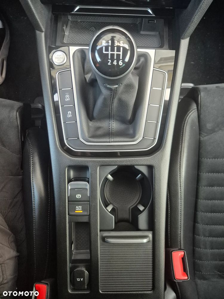 Volkswagen Passat Variant 2.0 TDI BMT Highline - 25