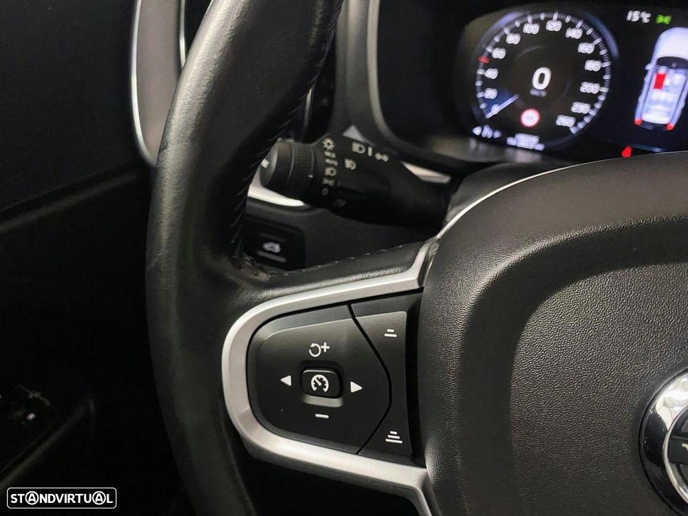 Volvo XC 60 2.0 B4 Momentum Plus Geartronic - 19