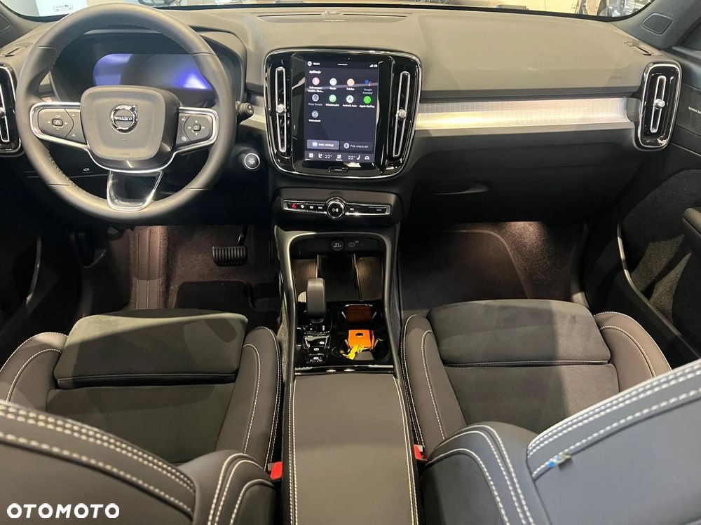 Volvo XC 40 B4 AWD Ultimate Dark - 25