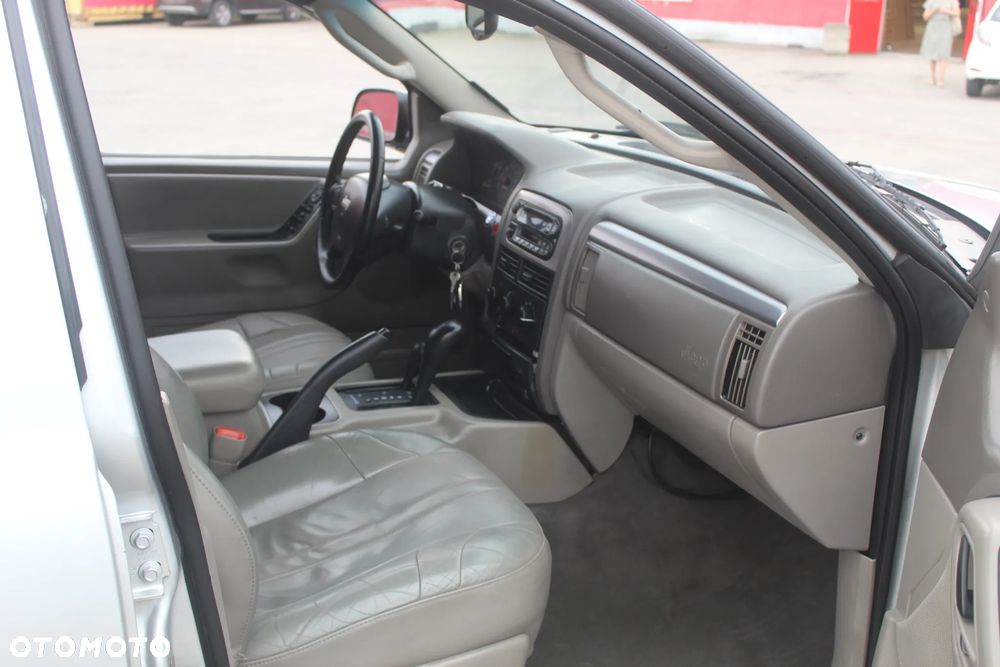 Jeep Grand Cherokee - 12