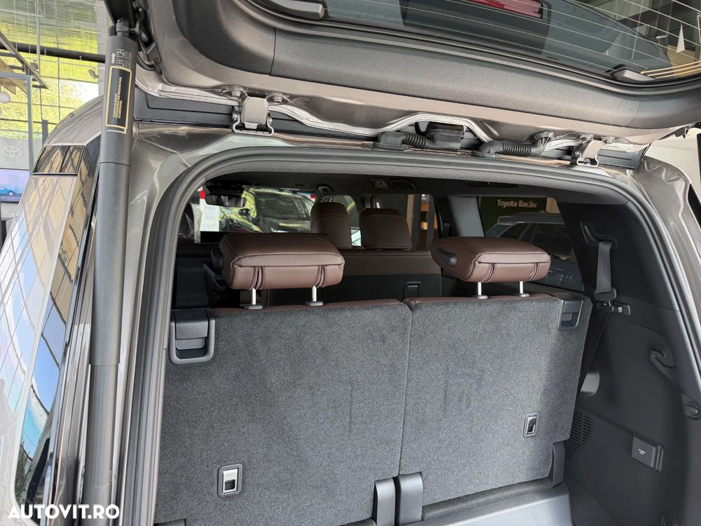 Toyota Land Cruiser 250 2.8l D-4D 204 CP MHEV A/T 7 locuri Executive - 7