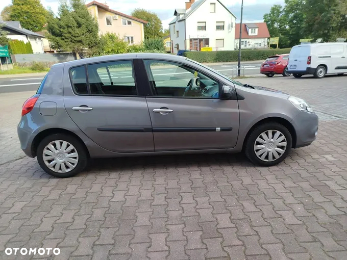 Renault Clio 1.2 16V 75 Collection - 5
