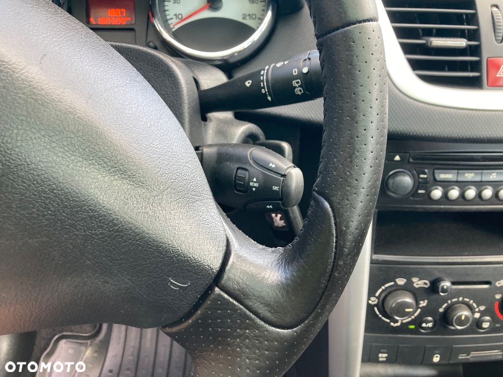 Peugeot 207 - 18