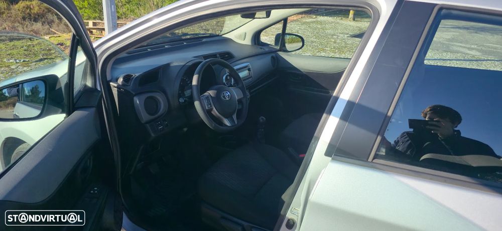 Toyota Yaris 1.4 D-4D ACtive+AC - 12