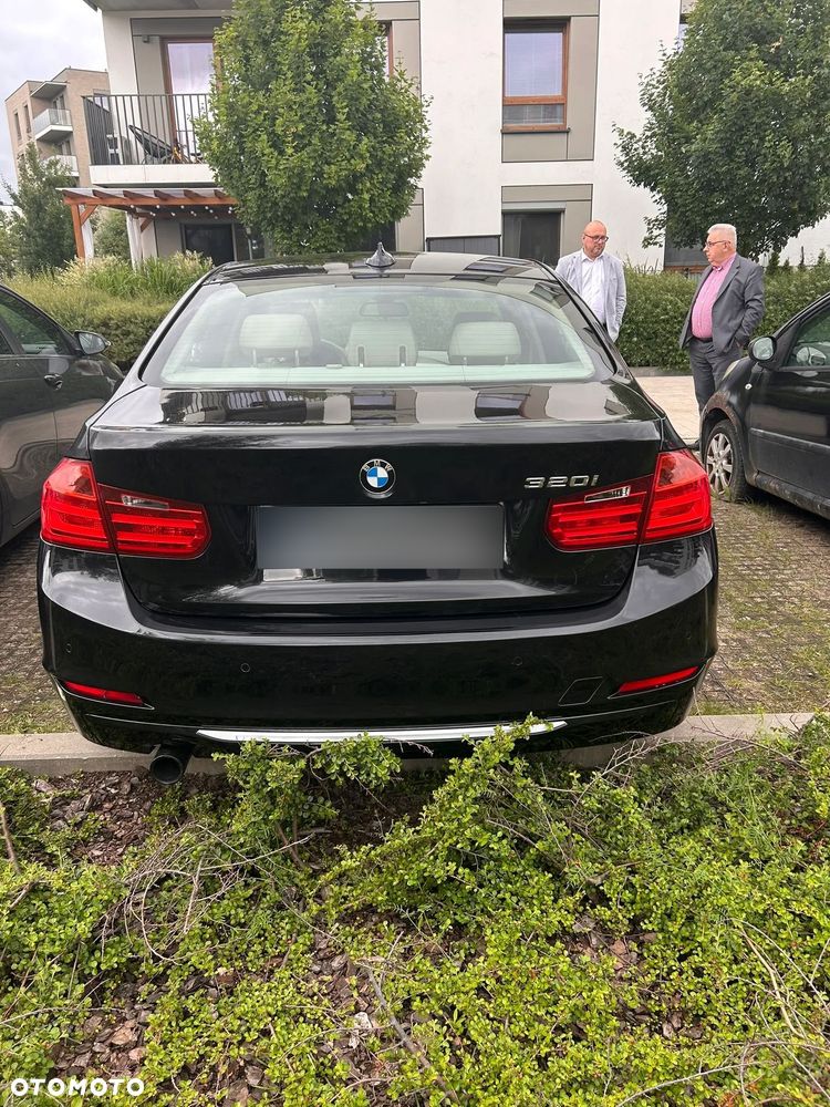BMW Seria 3 320i - 7