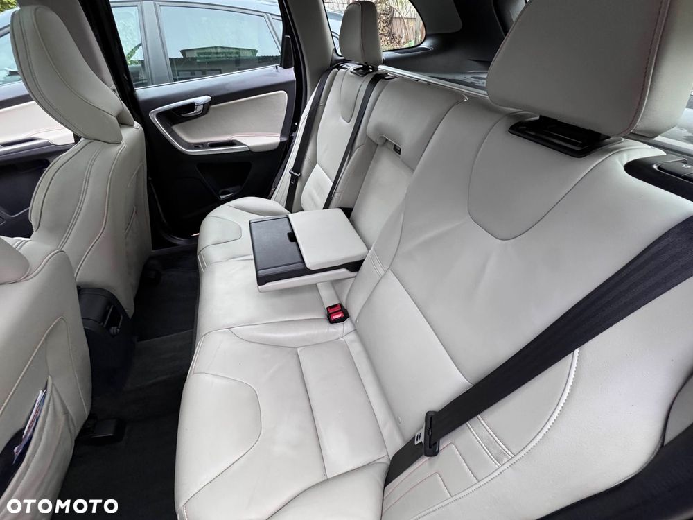 Volvo XC 60 D4 Drive-E Ocean Race - 26