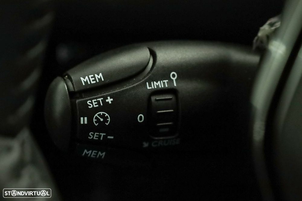 Peugeot e-208 50 kWh Allure - 19