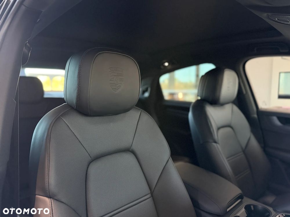 Porsche Cayenne E-Hybrid PHEV Black Edition - 32