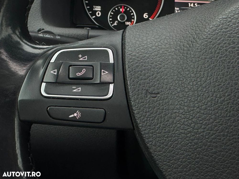 Volkswagen Touran 1.6 TDI DPF BlueMotion Technology Highline - 19