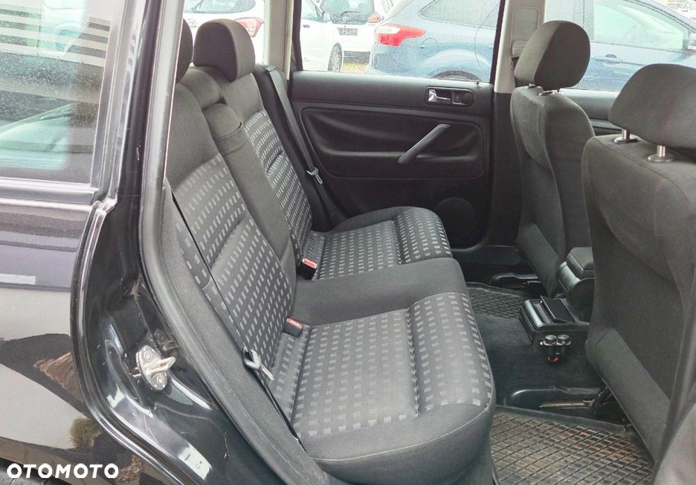 Volkswagen Passat - 11