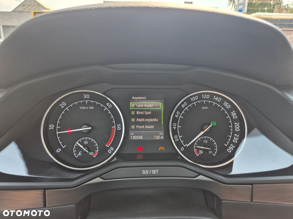 Skoda Superb 2.0 TDI Style DSG - 15