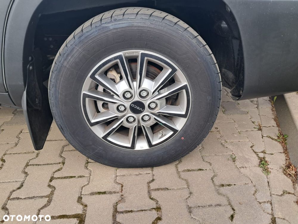 Iveco Daily 35S18 izoterma 8 EP z spojlerem i agregatem - 28