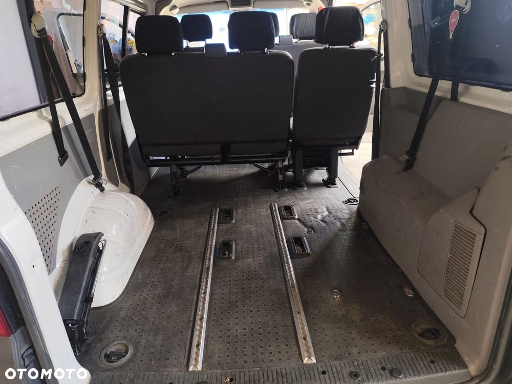Volkswagen Transporter - 9