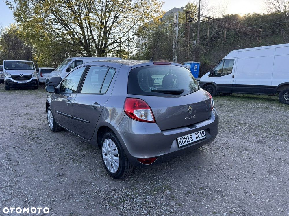 Renault Clio - 31