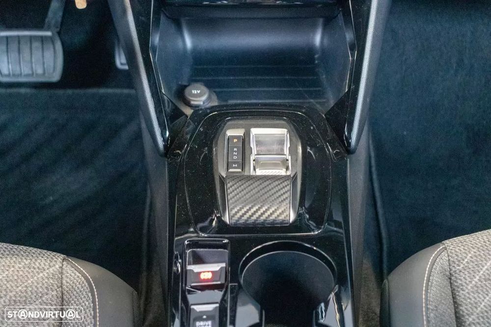 Peugeot 2008 1.2 PureTech Allure EAT8 - 18