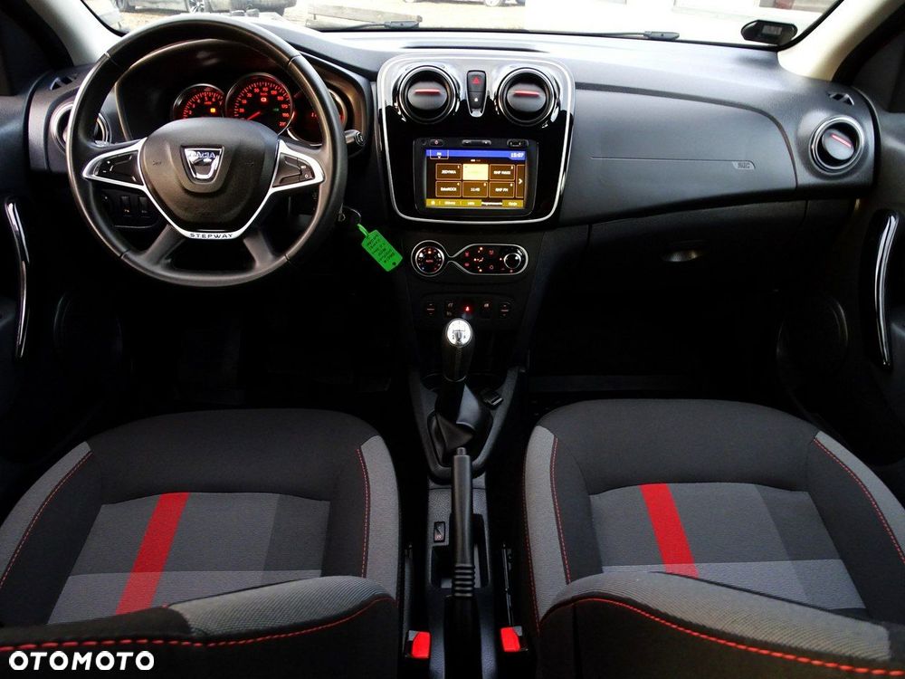 Dacia Logan TCe 90 S&S Stepway Celebration - 26