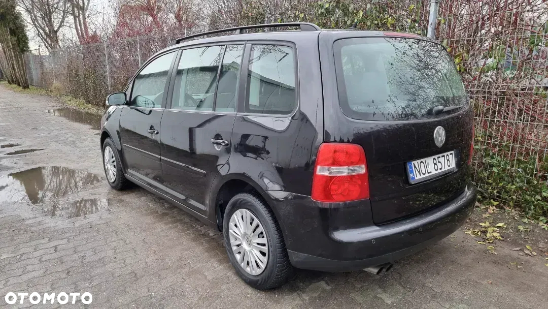 Volkswagen Touran 2.0 FSI Highline Tiptr - 20