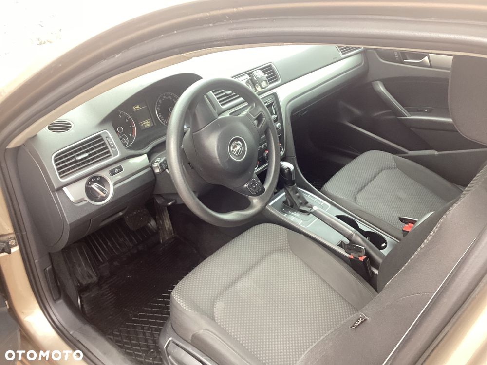 Volkswagen Passat - 14