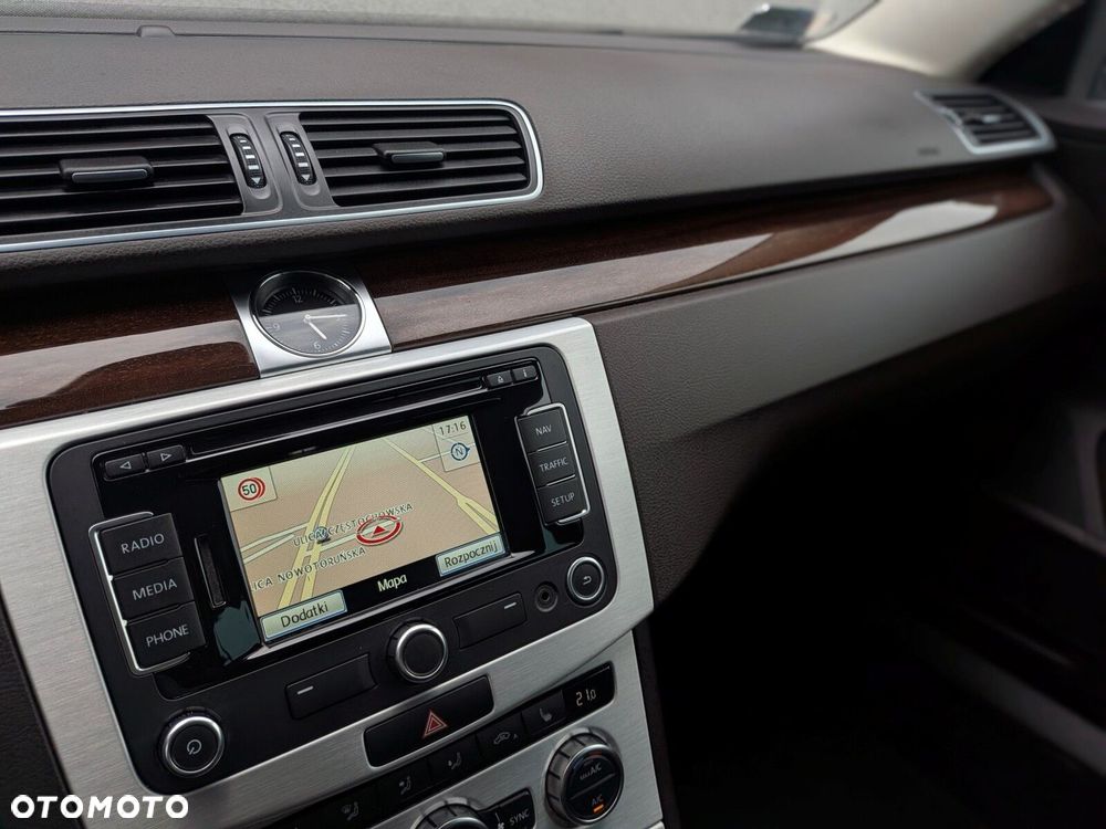 Volkswagen Passat 1.4 TSI BMT Highline - 22