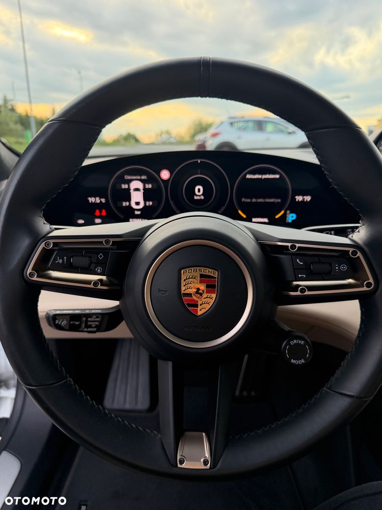 Porsche Taycan - 16
