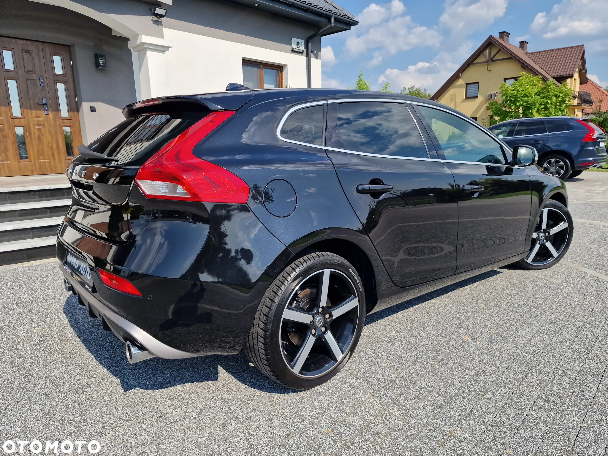 Volvo V40 D4 Drive-E R-Design Summum - 16