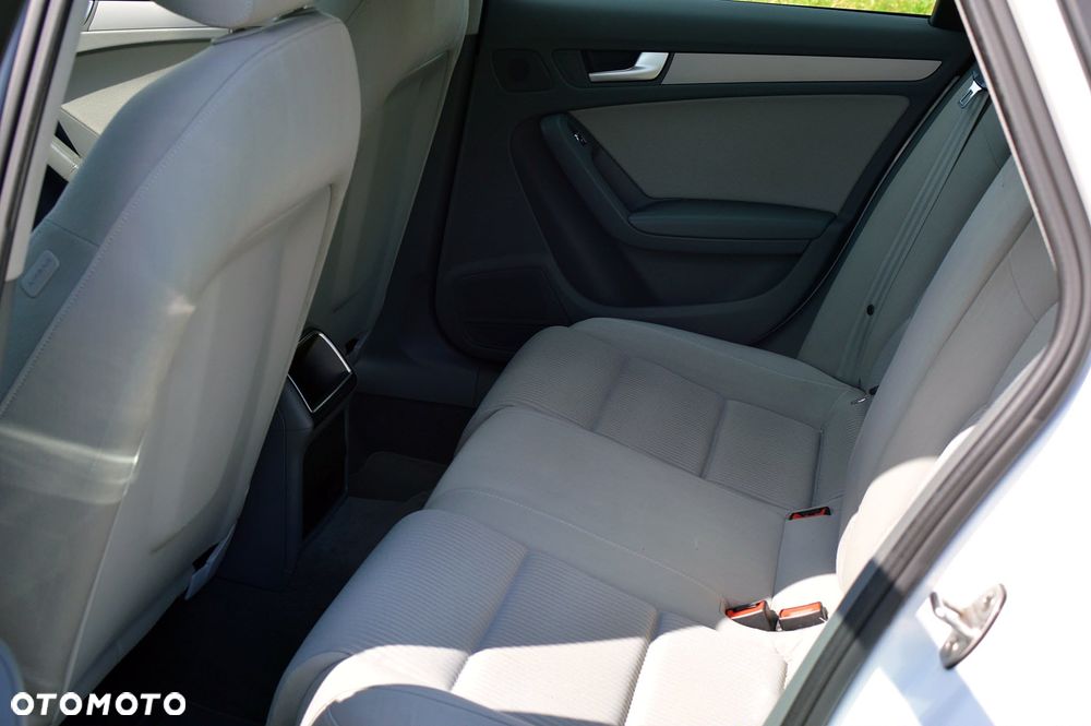 Audi A4 Limousine - 4