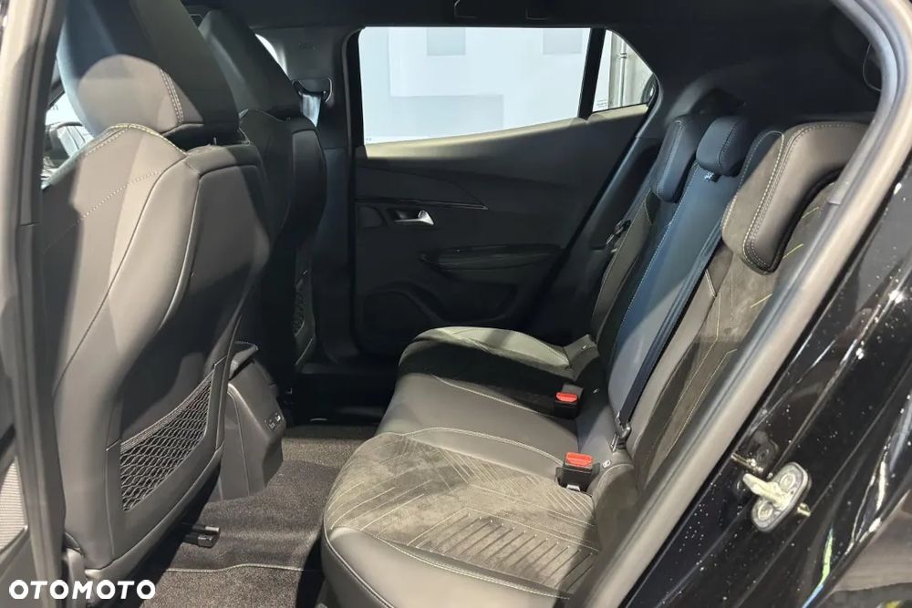 Peugeot 2008 PureTech mHEV GT Exclusive e-DCS6 - 14