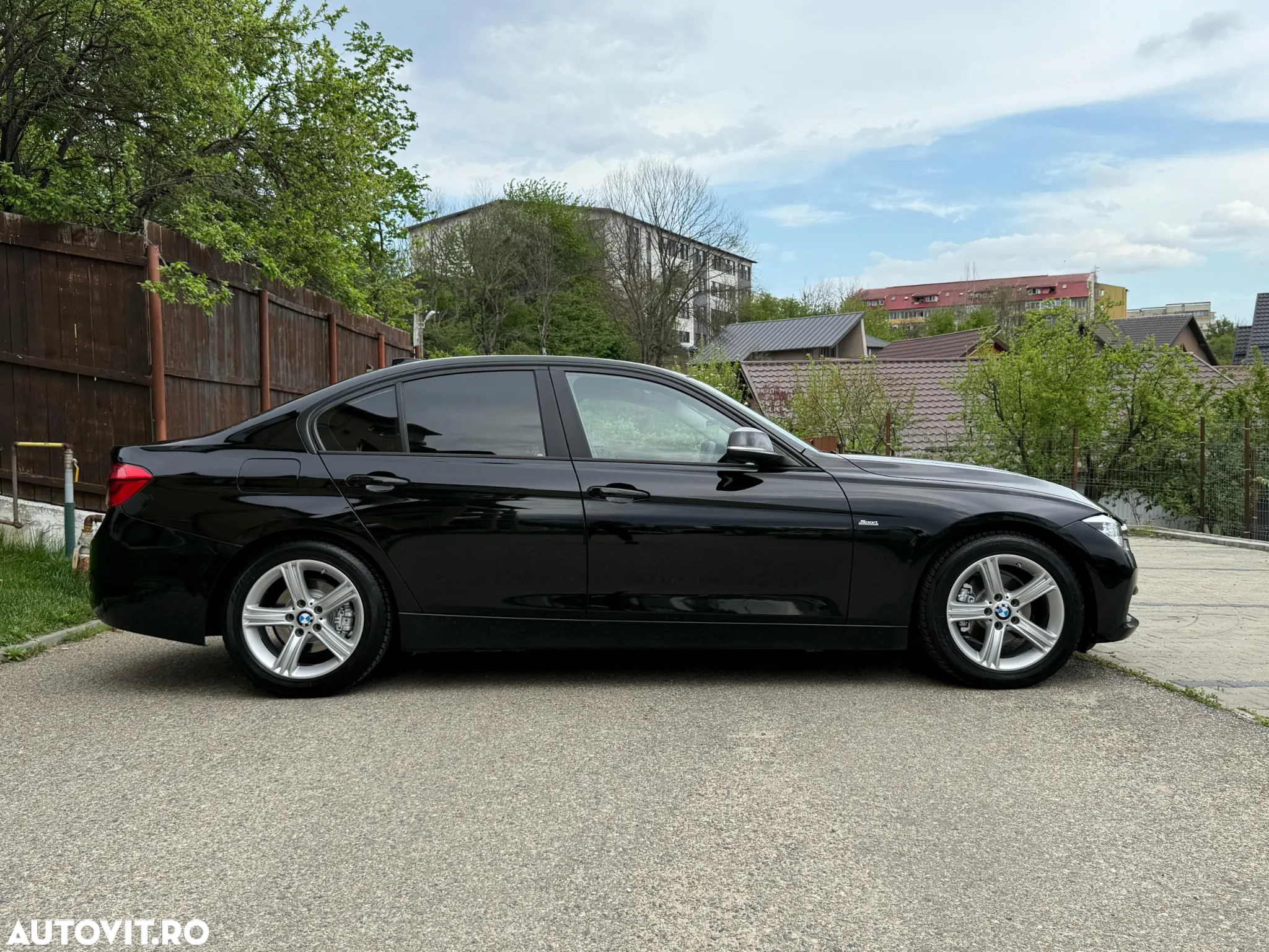 BMW Seria 3 320d Aut. Sport Line - 23