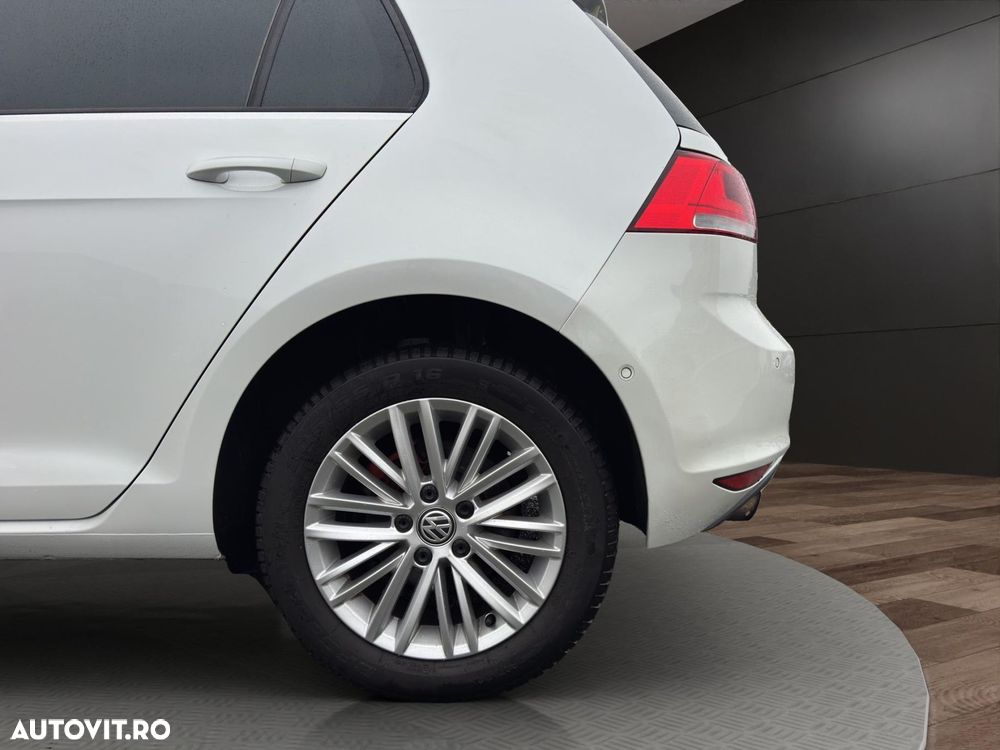 Volkswagen Golf - 22