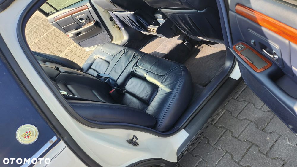 Cadillac Deville 4.6 Concours - 24