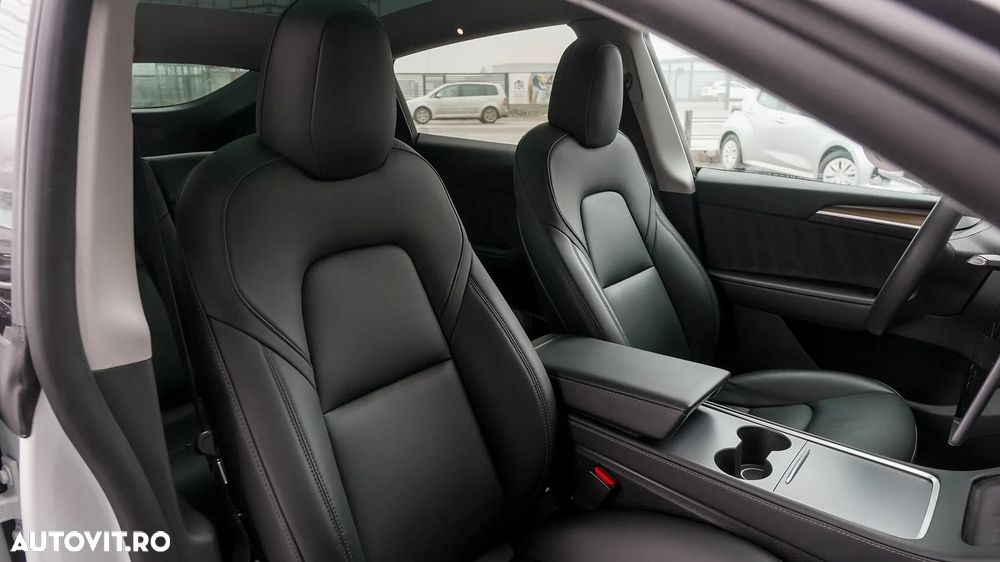 Tesla Model Y Long Range Dual Motor AWD - 26
