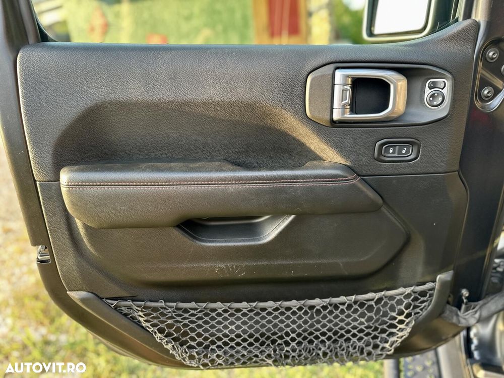 Jeep Wrangler - 11
