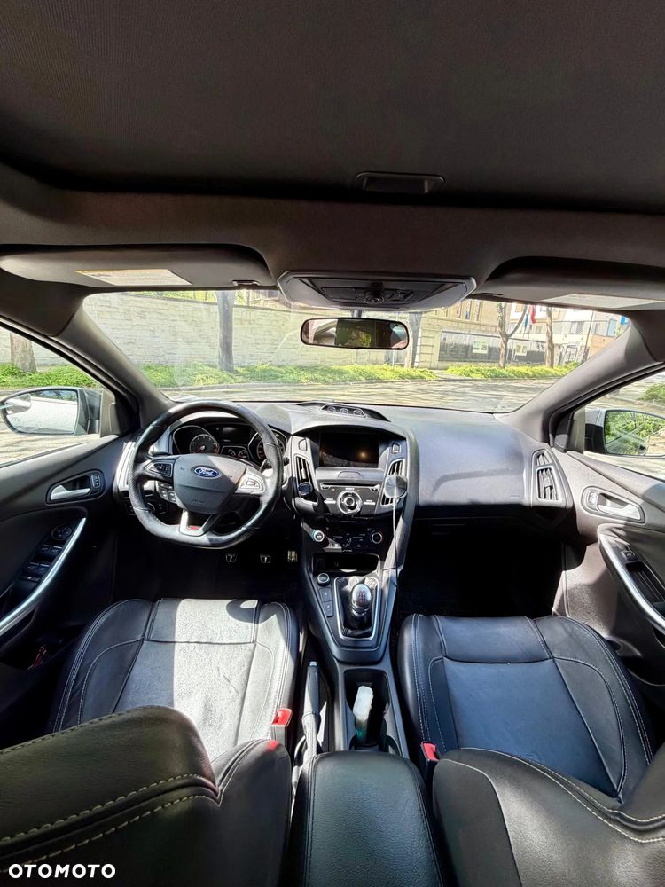 Ford Focus ST - 10