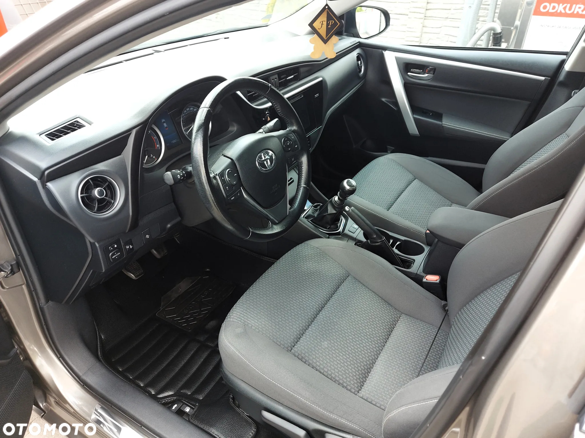 Toyota Corolla 1.6 Comfort - 11