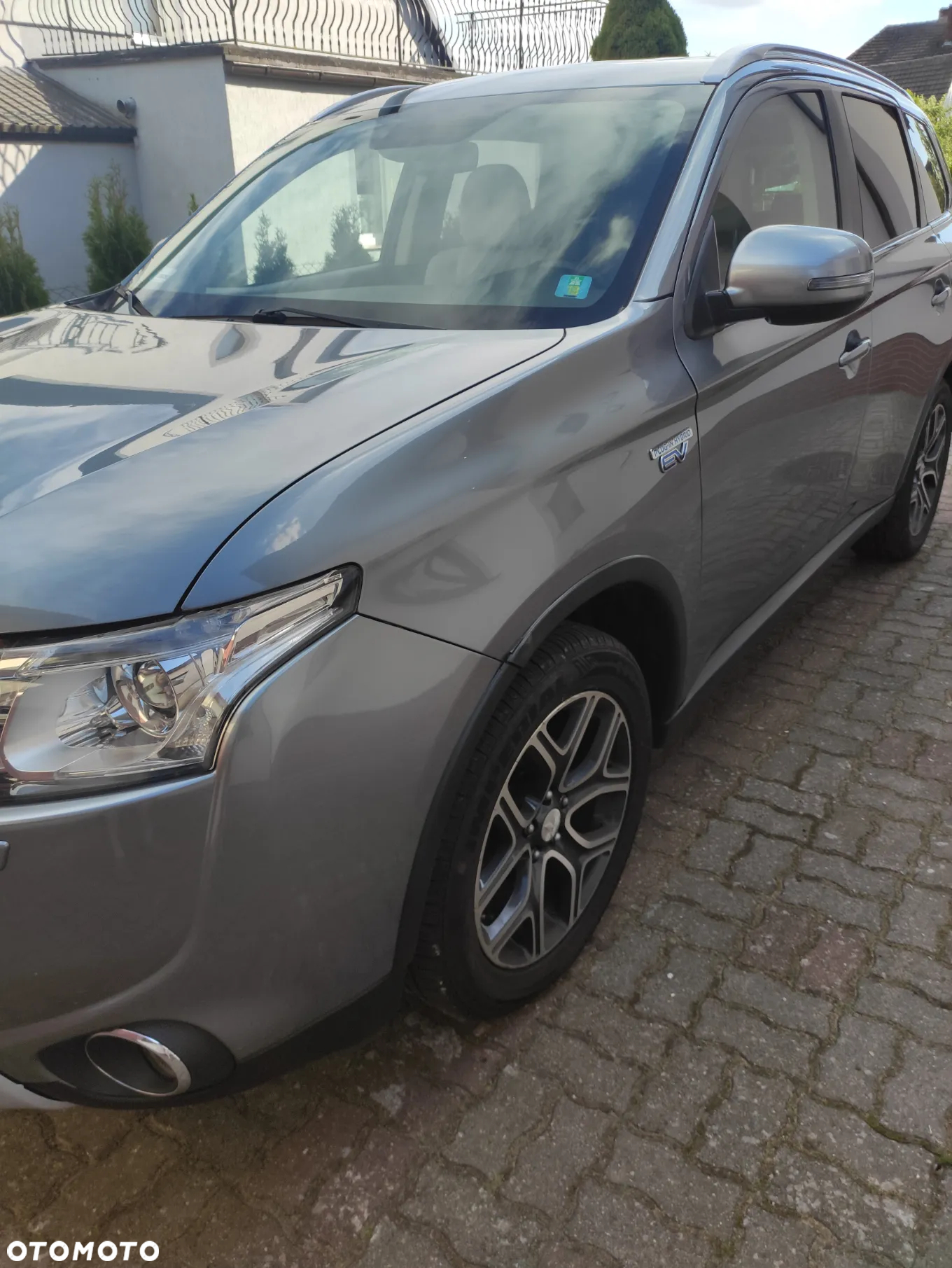 Mitsubishi Outlander 2.0 4WD Plug-In Hybrid Plus - 4