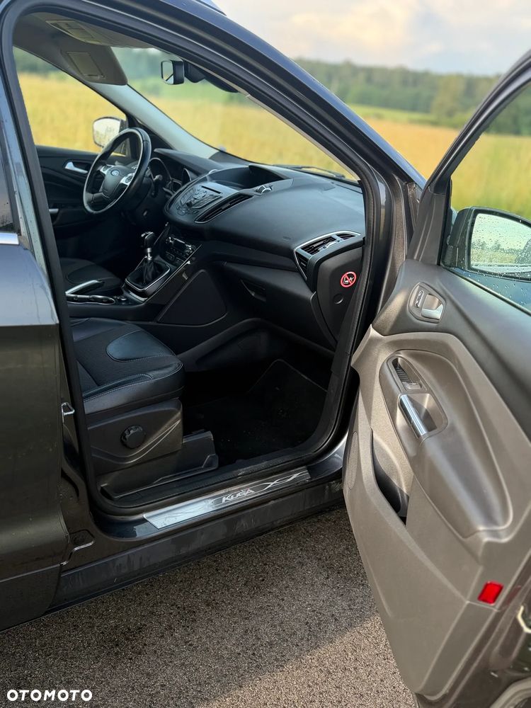 Ford Kuga 1.5 EcoBoost 2x4 Titanium - 30