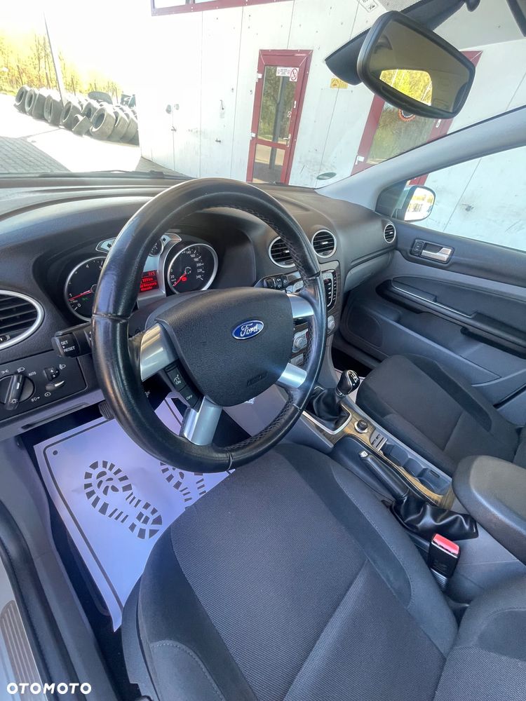 Ford Focus 1.6 Ghia - 23